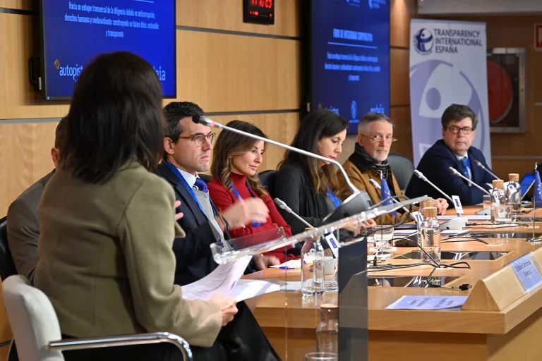 MCH_9687 JORNADA "HACIA UN ENFOQUE INTEGRAL Y TRANSVERSAL DE LA DILIGENCIA DEBIDA EN MATERIA ANTICORRUPCIÓN, DERECHOS HUMANOS Y MEDIOAMBIENTE: CONSTRUYENDO UN FUTURO ÉTICO"